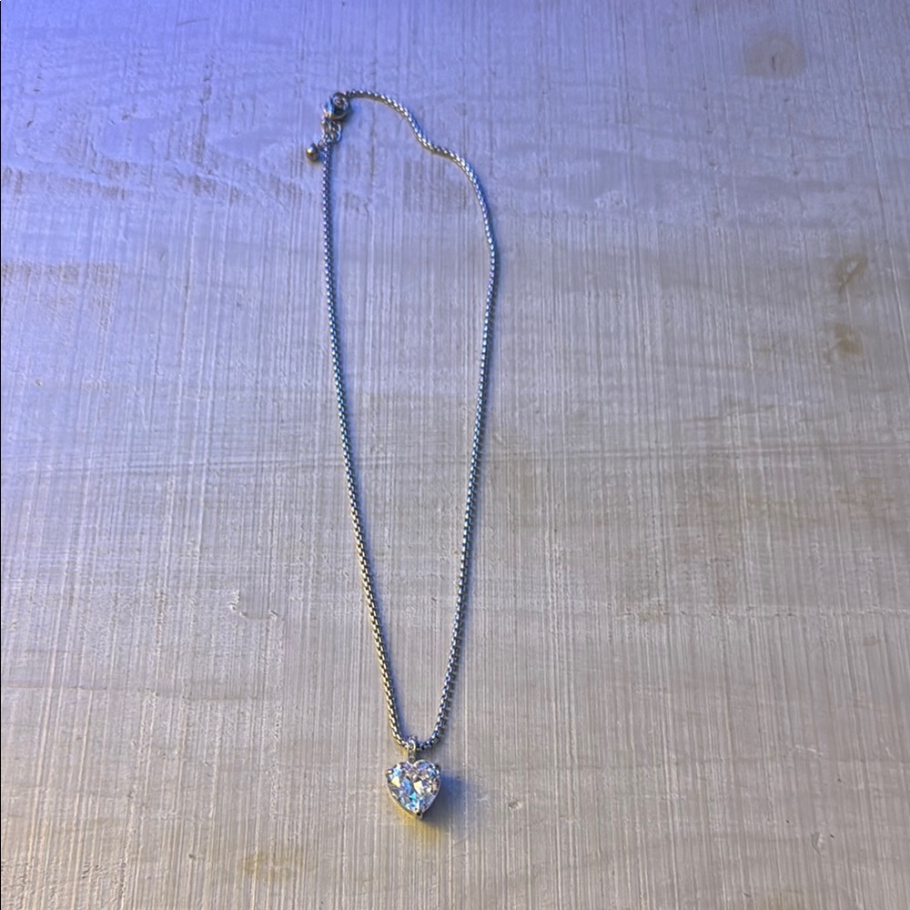 Like New Elegant Silver Heart Necklace